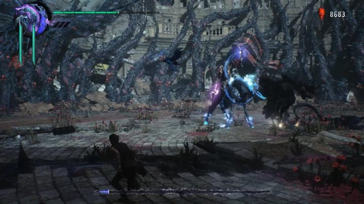 Warto uważać również na atak, w którym boss wbija miecz w ziemię i tworzy wyładowania dookoła - Elder Geryon Knight - Boss w Devil May Cry 5 - Devil May Cry 5 - poradnik do gry