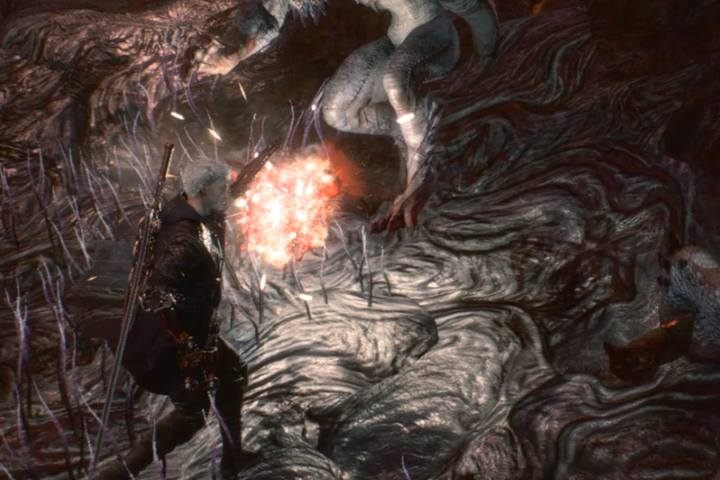 Podstawowy pistolet nadaje się do łączenia combo; nie jest bowiem zbyt silny - Nero - Arsenał, broń w Devil May Cry 5 - Devil May Cry 5 - poradnik do gry