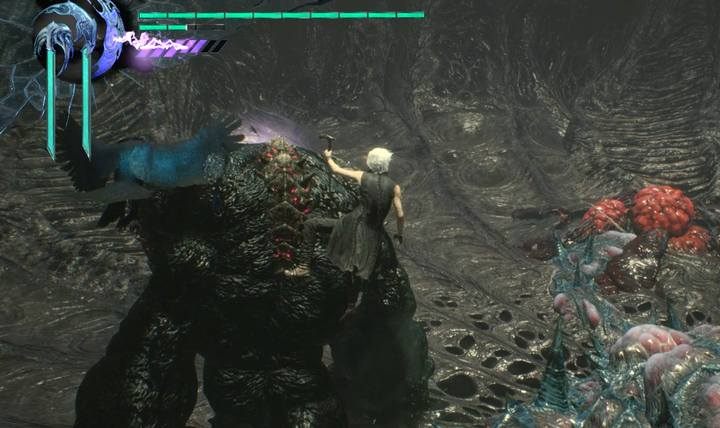 Gdy odblokujesz umiejętność Awans, możesz dosiąść Koszmar i nim sterować - jesteś wtedy także nietykalny - Arsenał V w Devil May Cry 5 - Devil May Cry 5 - poradnik do gry