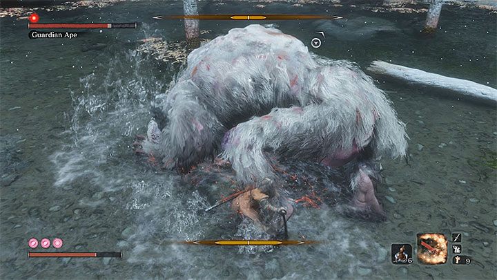 W opisywanej pierwszej fazie pojedynku warto polegać na atakach wymierzanych przeciwko bestiom - Małpi Strażnik w Zatopionej Dolinie | Boss w Sekiro Shadows Die Twice - Sekiro Shadows Die Twice - poradnik do gry