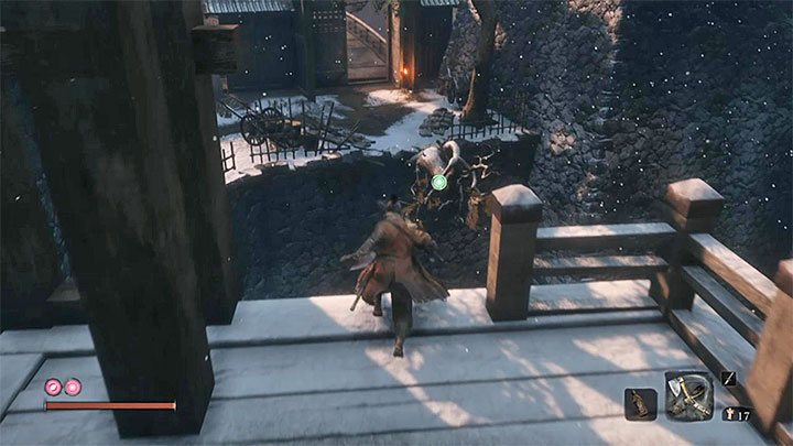 Wycofaj się w stronę mostu zwodzonego i zainteresuj się obszarem po lewej stronie (obrazek) - Jak dostać się do Świątyni Senpou w Sekiro Shadows Die Twice? - Sekiro Shadows Die Twice - poradnik do gry
