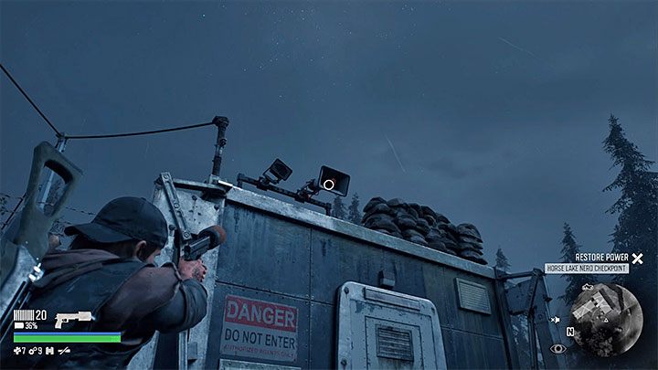 Zanim podejmiesz działania mające na celu odblokowanie wszystkich drzwi budynku przejdź się po okolicy i zniszcz wszystkie megafony - Days Gone: Dostęp do posterunku NERO - jak odblokować? - Days Gone - poradnik do gry