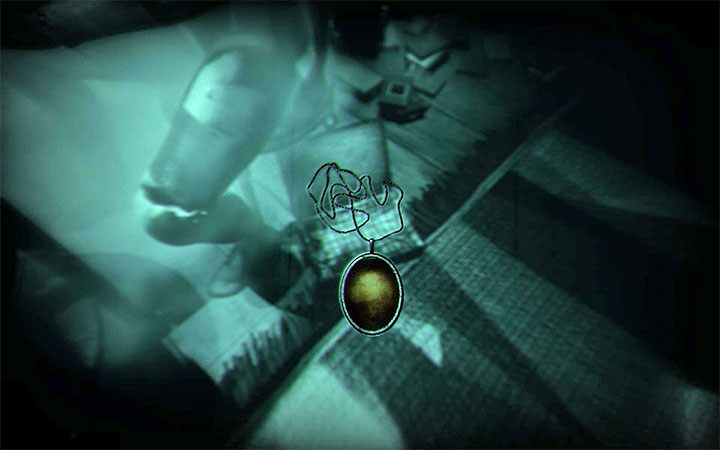 Możesz już zabrać naszyjnik ze skrzynki leżącej przy stopach prawego manekina - Zagadka w sypialni | Rozwiązanie zagadki w Layers of Fear 2 - Layers of Fear 2 - poradnik do gry