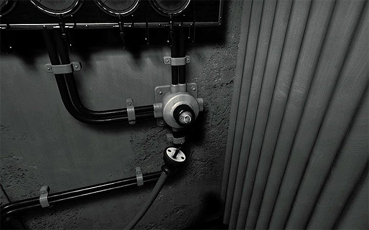 W maszynowni do rozwiązania jest zagadka z kablem - Sceny ucieczki i maszynownia | Solucja Layers of Fear 2 - Layers of Fear 2 - poradnik do gry