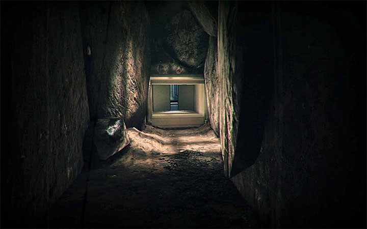 Do tego bocznego obszaru prowadzą pokazane na obrazku małe drzwiczki - Uwalnianie szczurów z klatek | Solucja Layers of Fear 2 - Layers of Fear 2 - poradnik do gry