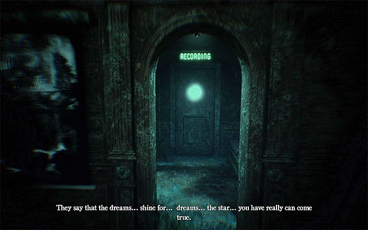 Możesz tak jak wcześniej zająć się przejrzeniem nowo pozyskanych znajdziek - Obszar z armatami | Solucja Layers of Fear 2 - Layers of Fear 2 - poradnik do gry