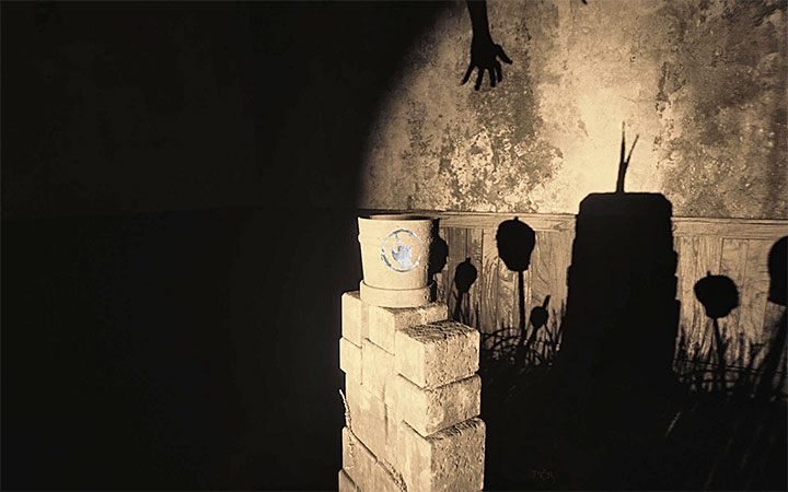 Podejdź do doniczki i wciśnij klawisz interakcji - Zagadka z doniczką i cieniami | Rozwiązanie zagadki w Layers of Fear 2 - Layers of Fear 2 - poradnik do gry
