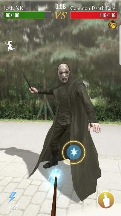 Jeśli uda Ci się wycelować możesz zaatakować wroga - Walka w Harry Potter Wizards Unite - Harry Potter Wizards Unite - poradnik do gry