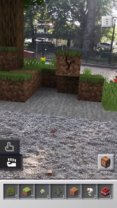 W Minecraft Earth został zaimplementowany podobny interfejs, jak w podstawowej wersji hitu od Mojang - Minecraft Earth - poradnik do gry