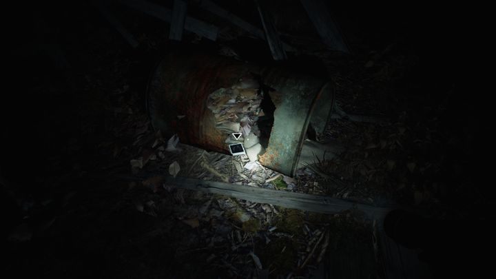 Kiedy trafisz do obozu wyrębu drewna musisz dotrzeć do maszyny, z której pozyskasz zawór - Zdjęcia | Sekrety w Blair Witch - Blair Witch - poradnik do gry