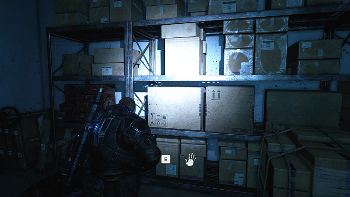 Gdy wejdziesz do ciemnego pomieszczenia, podejdź do regałów z kartonami - Akt 1 Rozdział 4 - Nadchodzi Zmiana | Przedmioty kolekcjonerskie w Gears 5 - Gears 5 - poradnik do gry