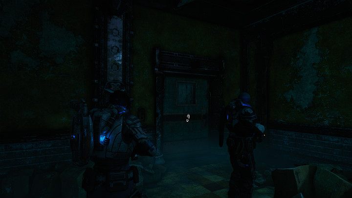 Drzwi po lewej stronie prowadzą do toalety, która kryje w sobie spory zapas amunicji - Akt 2 Rozdział 3 - ...tym mniej polanek | Solucja Gears 5 - Gears 5 - poradnik do gry