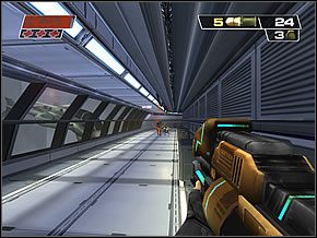 Zanim ruszysz przed siebie, strzel z granatnika do pomieszczenia z prawej, przez jedno z okien - Propaganda Studios | Public Information Building | Red Faction II - Red Faction II - poradnik do gry