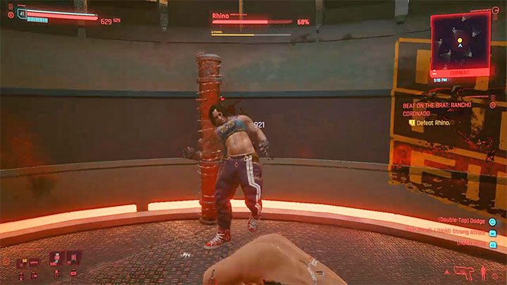 To problematyczna walka z uwagi na bardzo mały obszar walk - jest to okrągła arena, na której dodatkowo znajdują się słupy z drutem kolczastym - Cyberpunk 2077: Do krwi - solucja, opis przejścia - Cyberpunk 2077 - poradnik do gry