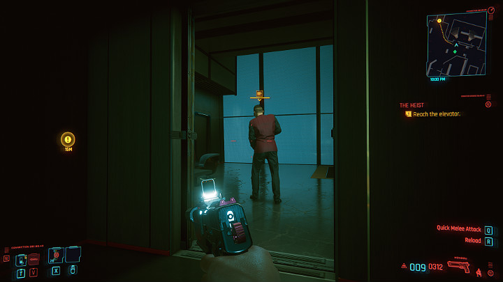 Jeśli zdecydowałeś się na drugą opcje, zajdź pierwszego ochroniarza i wyciągnij go z pokoju, a następnie skręć mu kark i ukryj ciało - Cyberpunk 2077: Skok na głęboką wodę/The Heist - solucja, opis przejścia - Cyberpunk 2077 - poradnik do gry