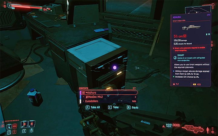 Karabin snajperski znajdziesz w jednym z pojemników w tym pomieszczeniu - Cyberpunk 2077: Bronie typu Smart - jak używać? - Cyberpunk 2077 - poradnik do gry