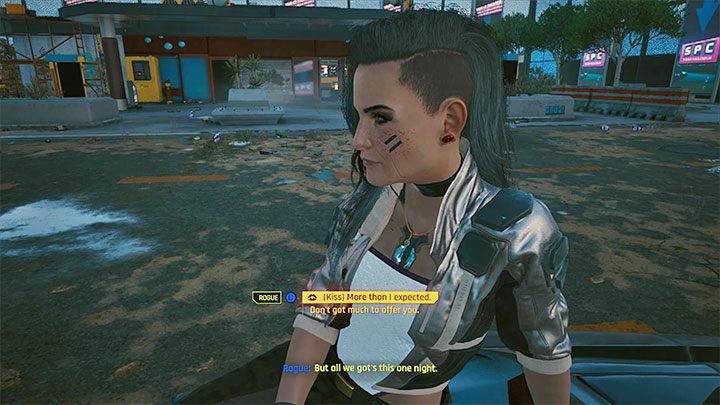 Załączy się romantyczna scena ze wspólnego oglądania filmu z Rogue - Cyberpunk 2077: W starym kinie (Rogue i Johnny)/Blistering Love - solucja - Cyberpunk 2077 - poradnik do gry