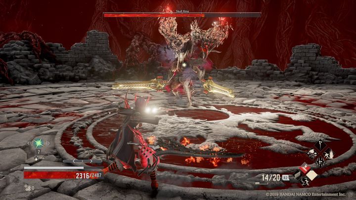 Same jego ataki, jeśli chodzi o miecze, są dosyć przewidywalne, jednak nadal groźne, jeśli popełni się jakiś błąd - Skull King | Boss w Code Vein - Code Vein - poradnik do gry