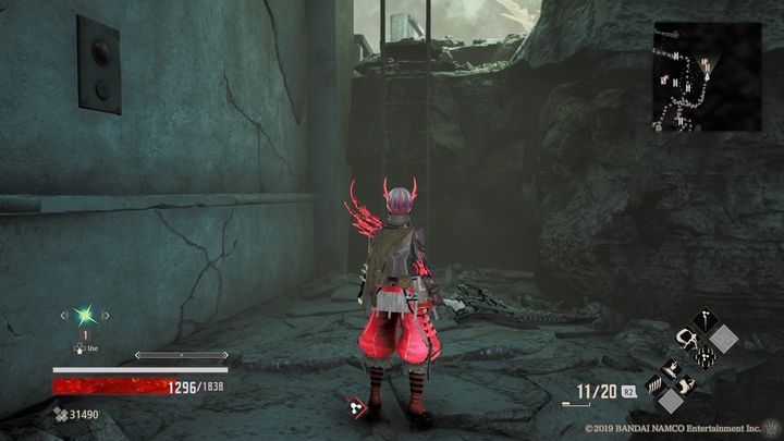 Po prawej stronie od wcześniejszego przeciwnika znajduje się wąskie przejście, które jest pilnowane przez dwa psy - Military Storehouse | Solucja Code Vein - Code Vein - poradnik do gry