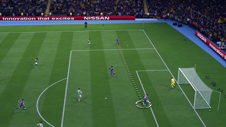 Dośrodkowanie z boku boiska to zawsze loteria - tym bardziej, jeśli w polu bramkowym znajduje się wielu obrońców - Odpowiednie zakończenie akcji w FIFA 20 - FIFA 20 - poradnik do gry