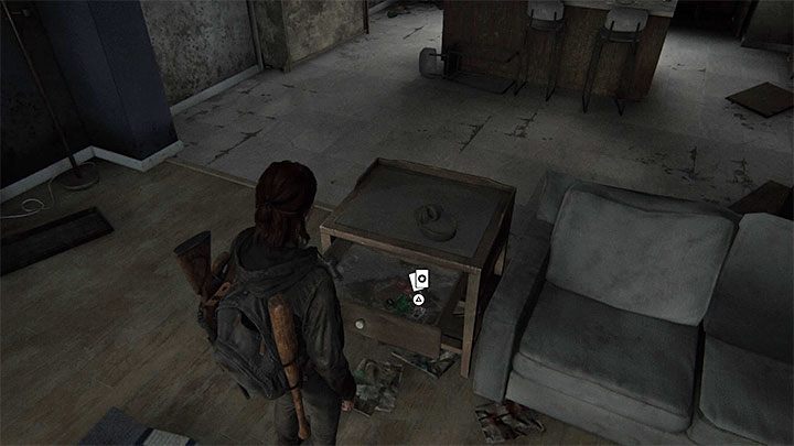 Znajdźka jest w szufladzie szafki sąsiadującej z kanapą - The Last of Us 2: Capitol Hill sekrety, znajdźki - The Last of Us 2 - poradnik do gry