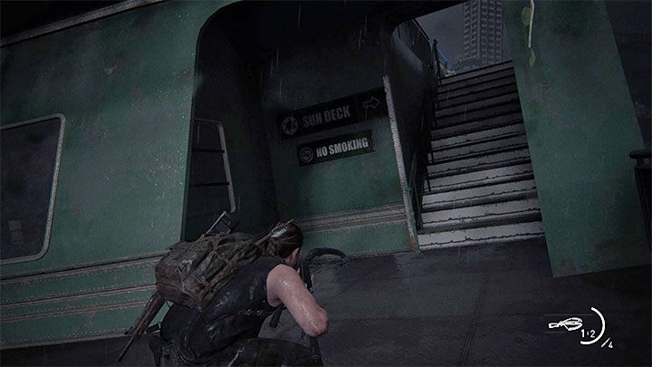 W celu dotarcia do sejfu z etapu Wybrzeże musisz zlokalizować pokazane na powyższym obrazku schody, które prowadzą na najwyższy pokład wraku promu - The Last of Us 2: Wybrzeże / The Coast sekrety, znajdźki - The Last of Us 2 - poradnik do gry