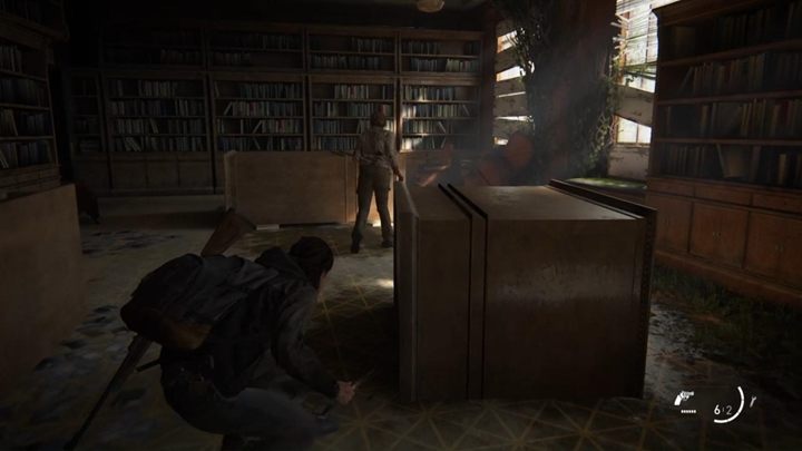 Podejdź do okna i z pomocą Diny otwórz je, a natkniesz się na klikacza - The Last of Us 2: Śródmieście - solucja, opis przejścia - The Last of Us 2 - poradnik do gry