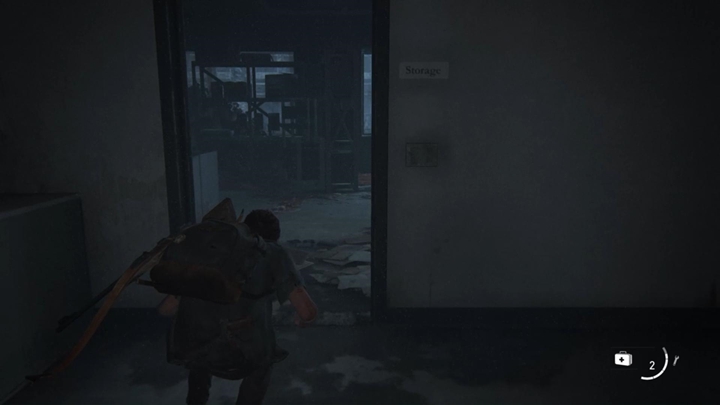 Mijaj kolejne pokoje i staraj się odwiedzać pomieszczenia oznaczone tabliczką (np - The Last of Us 2: W poszukiwaniu Nory - solucja, opis przejścia - The Last of Us 2 - poradnik do gry