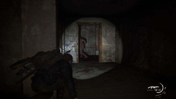 Gdy zobaczysz, że wróg idzie przed siebie, idź szybko w prawo wyjdź za jego plecy i idź szybko w prawo - The Last of Us 2: Zejście - solucja, opis przejścia - The Last of Us 2 - poradnik do gry