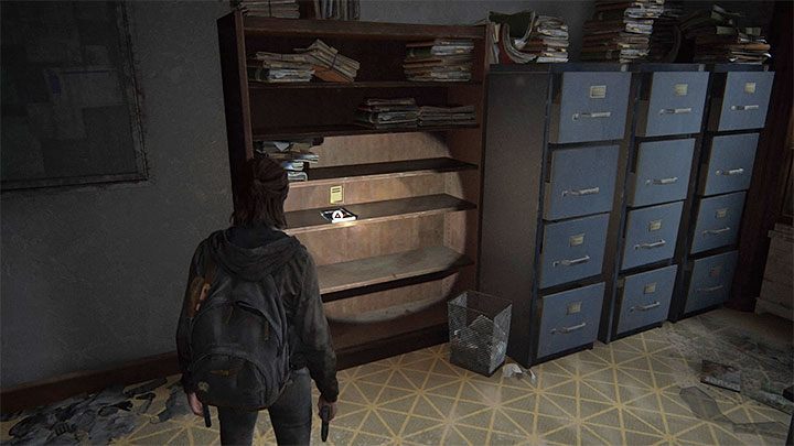 W nowym pomieszczeniu podręcznik szkoleniowy będzie leżał na jednej z półek - The Last of Us 2: Śródmieście / Downtown - mapa sekretów, znajdziek - The Last of Us 2 - poradnik do gry