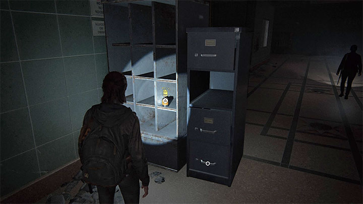 Wewnątrz budynku sądu musisz najpierw rozprawić się z grupą zainfekowanych, a następnie zlokalizować schody prowadzące na niższe piętro - The Last of Us 2: Crafting - lista przedmiotów do wytworzenia - The Last of Us 2 - poradnik do gry