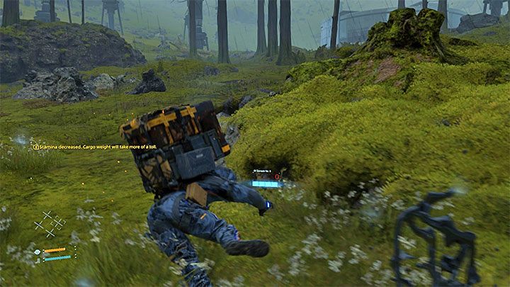 W Death Stranding ma się do czynienia ze zmiennym środkiem ciężkości - im więcej ładunków załadujesz na plecy bohatera i jeśli w większym stopniu będą one przypominały wieżę, tym bardziej przesunie się środek ciężkości - Porady na start do Death Stranding - Death Stranding - poradnik do gry
