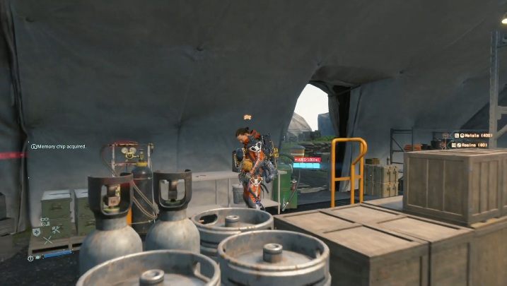Obiekt ten znajdziesz w obozie przeciwników, na stole - Nośniki pamięci | Sekrety, znajdźki w Death Stranding - Death Stranding - poradnik do gry
