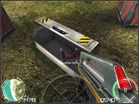 Idąc plażą napotykamy na lezące skrzynie chronione przez oddziały wroga - [Misja 1] Kontenery - cz.1 | Chrome - Chrome - poradnik do gry