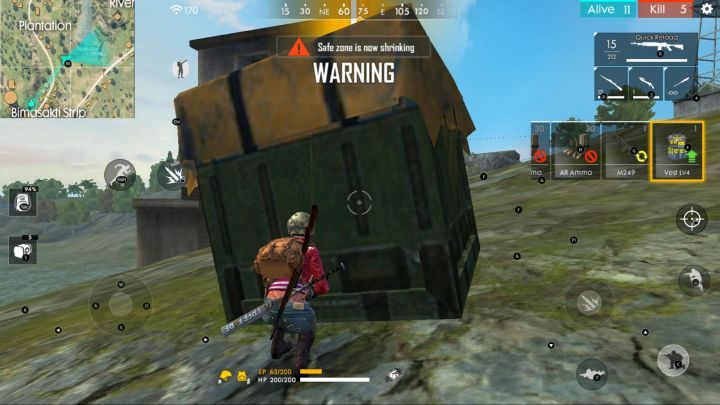Zbierając sprzęt z paczki z zaopatrzeniem jesteśmy wystawieni na ogień wroga - warto robić to szybko. - Zrzut paczek z zaopatrzeniem w Garena Free Fire - Garena Free Fire - poradnik do gry