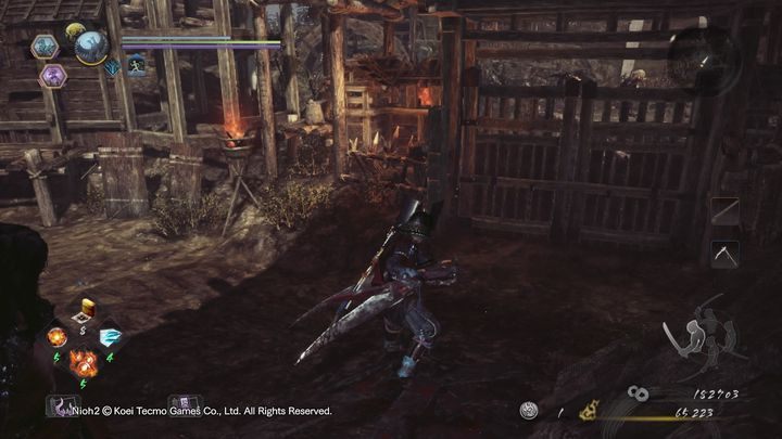 Po otwarciu drzwi, udaj się na drugą stronę przechodząc po drewnianym moście - Tajemniczy zamek jednej nocy | Solucja NiOh 2 - NiOh 2 - poradnik do gry