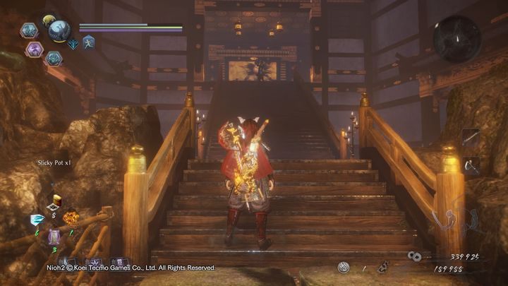 Cofnij się do schodów prowadzących na górę, znajdziesz je na środku lokacji - NiOh 2: Złoty zamek, solucja - NiOh 2 - poradnik do gry