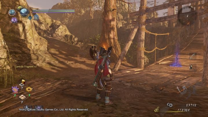 Przejdź przez drewniane kładki, w budynku znajduje się nowy rodzaj Yoki, władający Kusarigamą - Zmierzch na górze Tenno | Solucja NiOh 2 - NiOh 2 - poradnik do gry