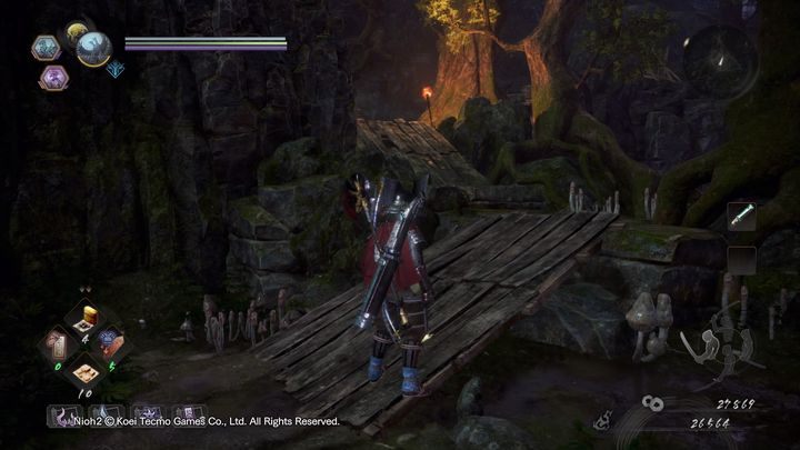 Napotkasz tam szkielet wojownika, pokonaj go i idź dalej przed siebie, do momentu, aż zobaczysz drewniany dom po lewej stronie - Droga ucieczki | Solucja NiOh 2 - NiOh 2 - poradnik do gry