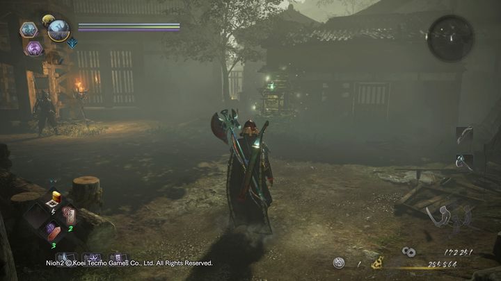Po lewej stronie przy chramie znajduje się Hanzo, NPC, który pomoże ci w przeprawie przez most jeśli z nim porozmawiasz - NiOh 2: Dwie twarze gościnności, solucja - NiOh 2 - poradnik do gry