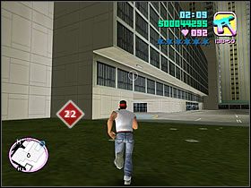 Jadąc główną ulicą natkniesz się na zjazd do hotelu - Numer 22 Rampage - Grand Theft Auto: Vice City - poradnik do gry