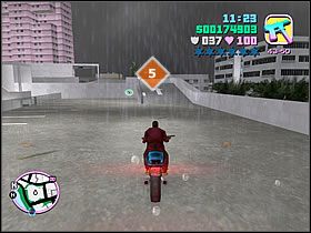 Pamiętasz niewielkie centrum handlowe z charakterystycznym, półokrągłym wjazdem na dach - Numer 1-6 Unique Stunt Jumps - Grand Theft Auto: Vice City - poradnik do gry
