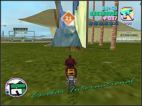 Przed terminalem lotniska zauważysz wielką reklamę - Numer 19-24 Unique Stunt Jumps - Grand Theft Auto: Vice City - poradnik do gry