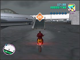 Nieopodal poprzedniego skoku (ten sam tunel) znajdziesz jeszcze jedne schody, tym razem ustawione pod kątem - Numer 25-30 Unique Stunt Jumps - Grand Theft Auto: Vice City - poradnik do gry