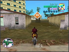 W okolicy z wyschniętym kanałem, odnajdź ukrytą pomiędzy budynkami skocznie, zrobioną z desek (w powietrzu widać policyjną odznakę) - Numer 25-30 Unique Stunt Jumps - Grand Theft Auto: Vice City - poradnik do gry