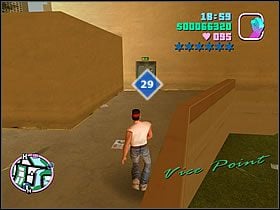 Domek z helikopterem, przy jedynym z tylnich wejść od strony rzeki, od północy, przy drzwiach znajdziesz kolejną paczkę - Numer 26-30 Hidden Packages - Grand Theft Auto: Vice City - poradnik do gry