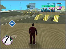 Przyjrzyj się hangarowi przy pasie startowym - Numer 86-90 Hidden Packages - Grand Theft Auto: Vice City - poradnik do gry