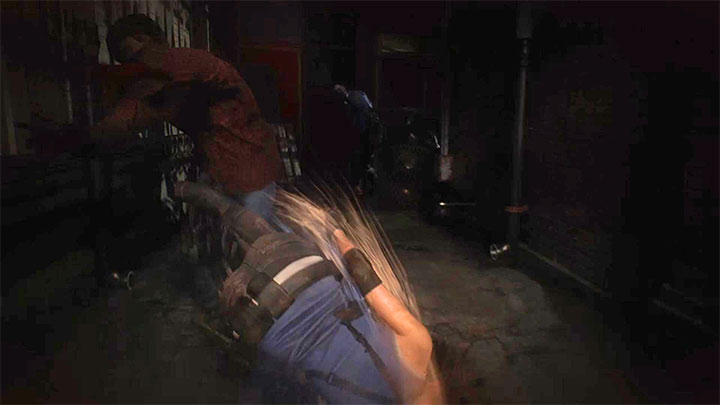 Możesz wyprowadzać specjalne uniki podczas walki na krótkim dystansie - Resident Evil 3: Unik - jak wykonać? - Resident Evil 3 - poradnik do gry