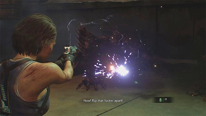 Jeśli udało ci się porazić prądem bossa, to Nemesis upadnie na ziemię i przez pewien czas będzie bezbronny - Resident Evil 3: Nemesis, Gniazdo 2 (NEST 2) - Resident Evil 3 - poradnik do gry