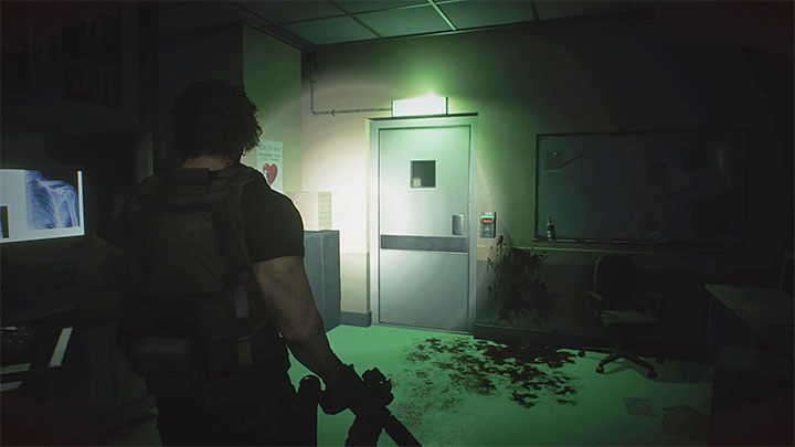 Udaj się do południowej sali pielęgniarek Nurses Station, przy czym uważaj na liczną grupę zombiaków, które wyjdą z sąsiedniej sali dla chorych Sickroom - Resident Evil 3: Szpital, Carlos solucja, opis przejścia - Resident Evil 3 - poradnik do gry